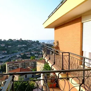 https://your-holidays-in-sanremo-4-minutes-from-the-beach.hotelitalianriviera.com